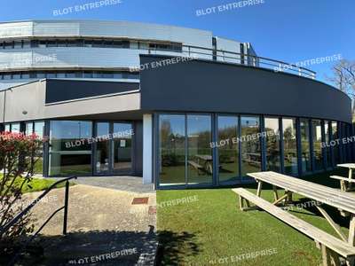 A vendre bureaux 250m² ERP belle visibilité Caudan