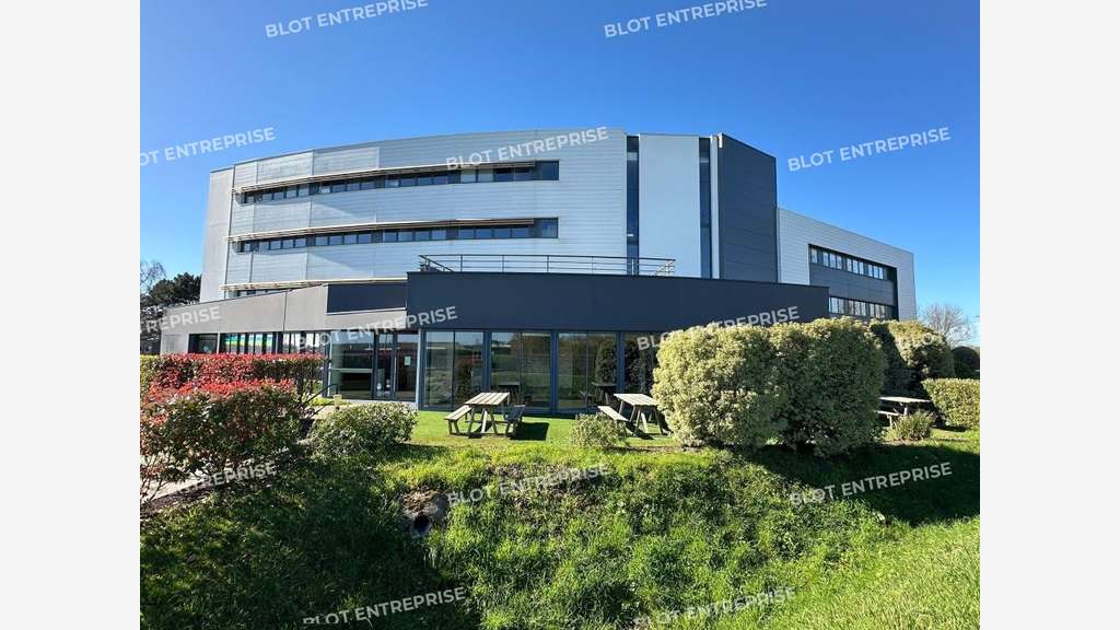 A vendre bureaux 250m² ERP belle visibilité Caudan