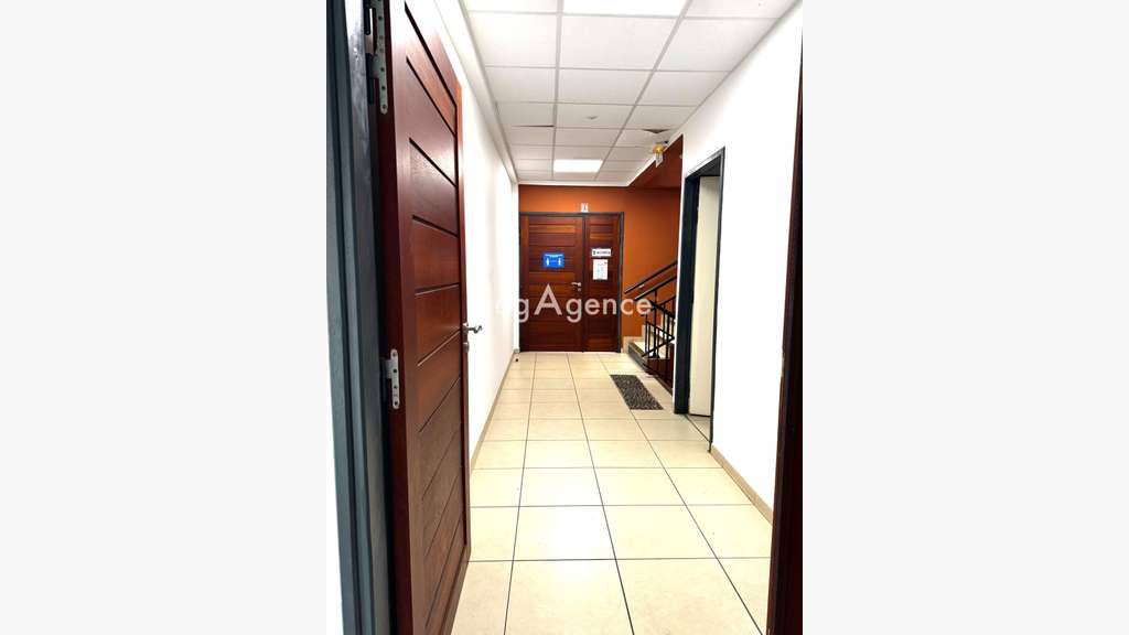 Immeuble a usage commercial et professionnel ZI