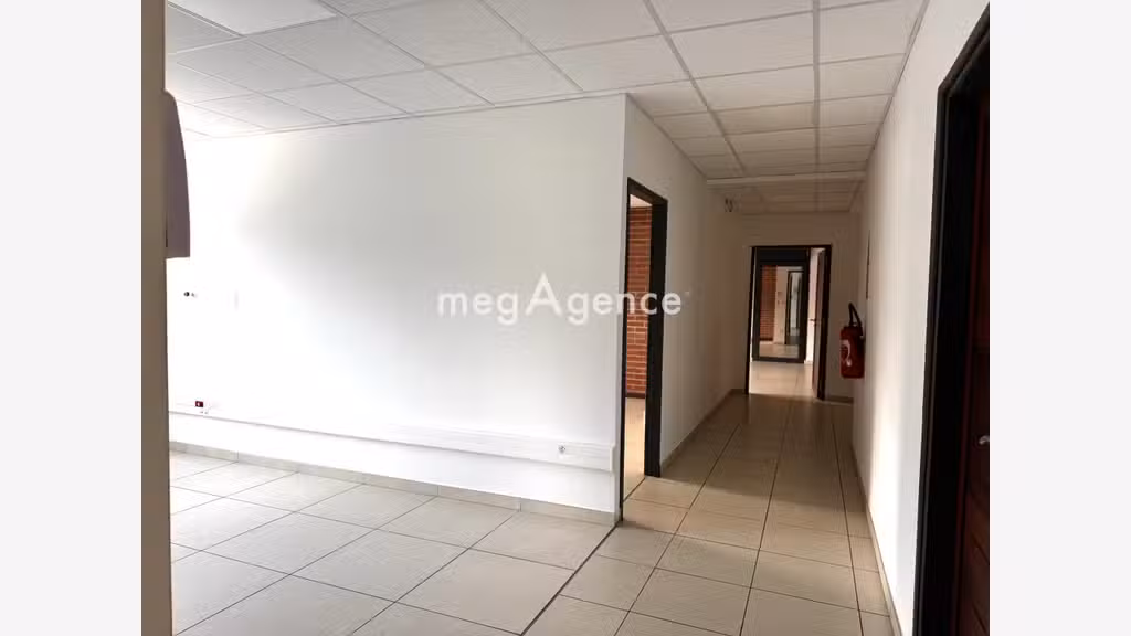 Immeuble a usage commercial et professionnel ZI