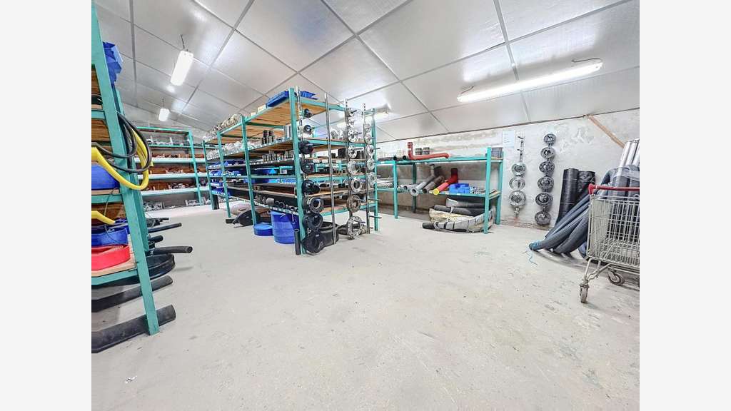 Vente murs entrepôt et bureaux de 400m² à Cavrac