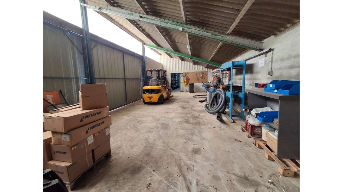 Vente murs entrepôt et bureaux de 400m² à Cavrac
