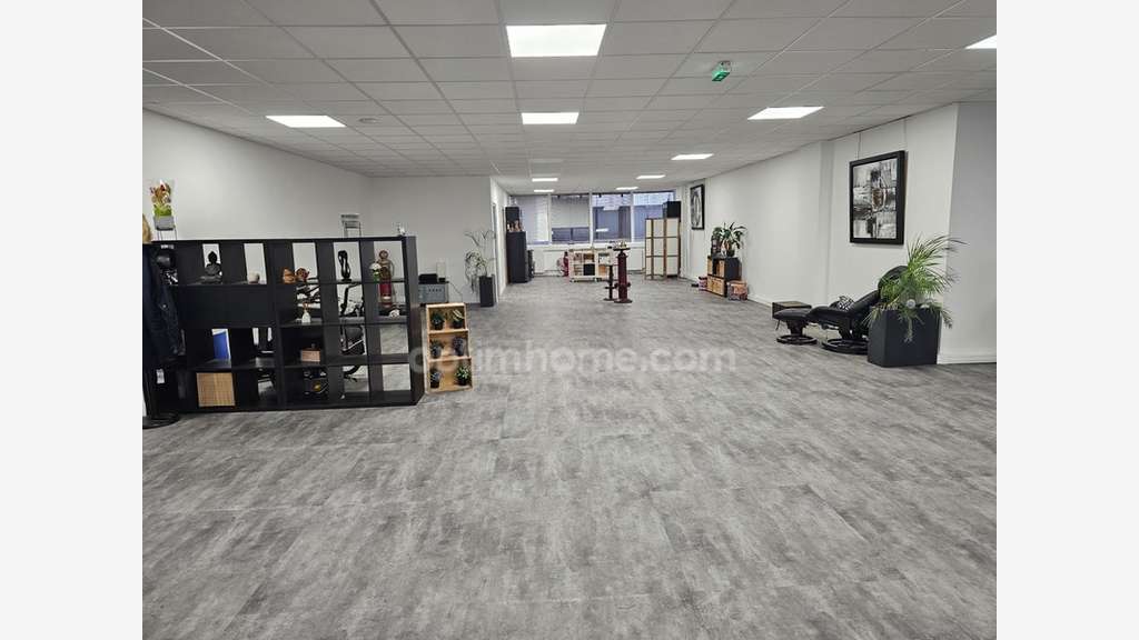 Bureau rénové 299m² à vendre à Cergy RER A 