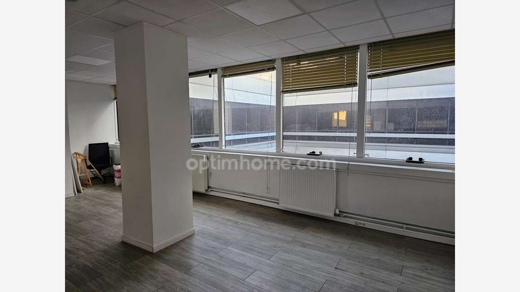 Bureau très lumineux 37m² à vendre à Cergy  A15 