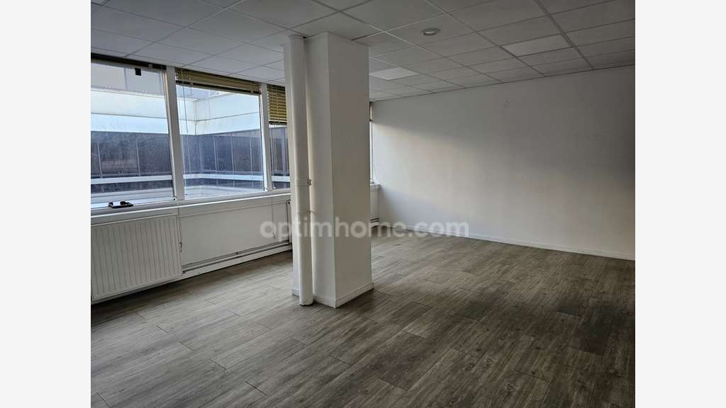 Bureau très lumineux 37m² à vendre à Cergy  A15 