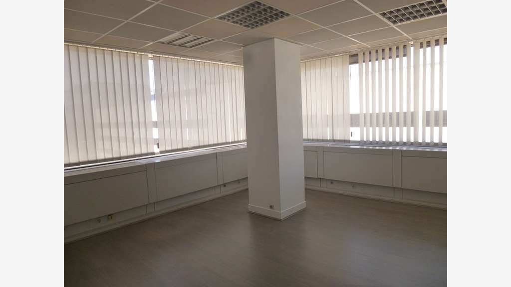 AV bureaux 600m² Cergy zone activité proche A15