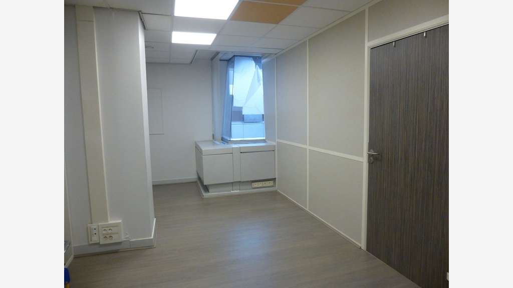 AV bureaux 600m² Cergy zone activité proche A15