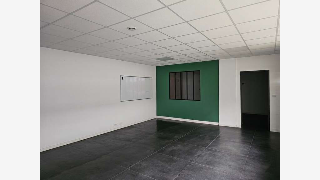 Bureau de 70m² à vendre en ZA à Cergy (95)