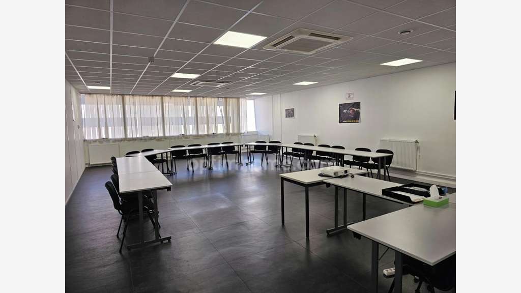 bureau rénové de 115 m2 à vendre à Cergy au prix d