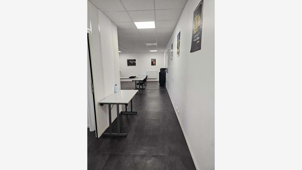 bureau rénové de 115 m2 à vendre à Cergy au prix d