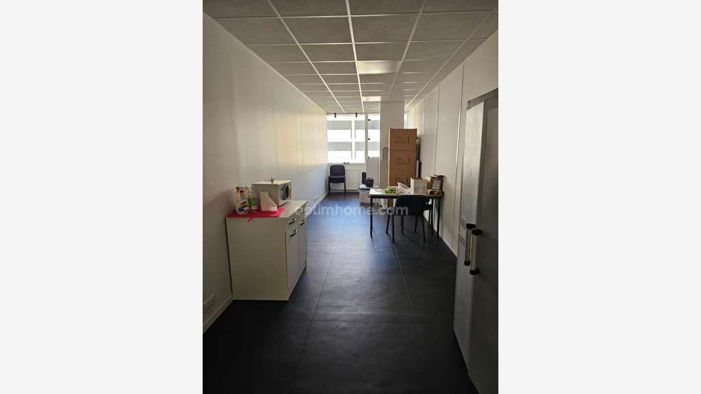 bureau rénové de 115 m2 à vendre à Cergy au prix d