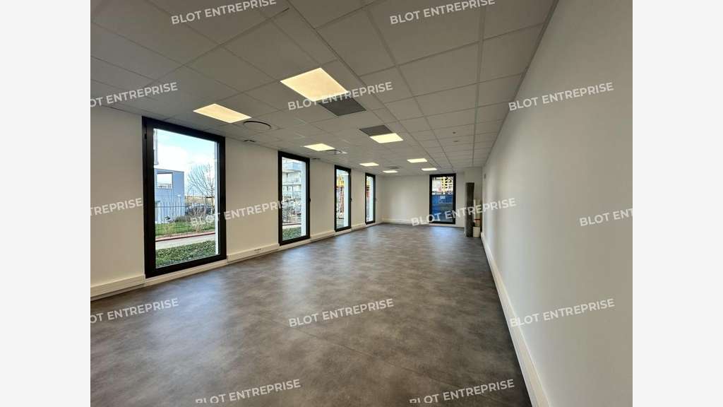A louer / à vendre bureaux 100m² à Cesson-Sévigné