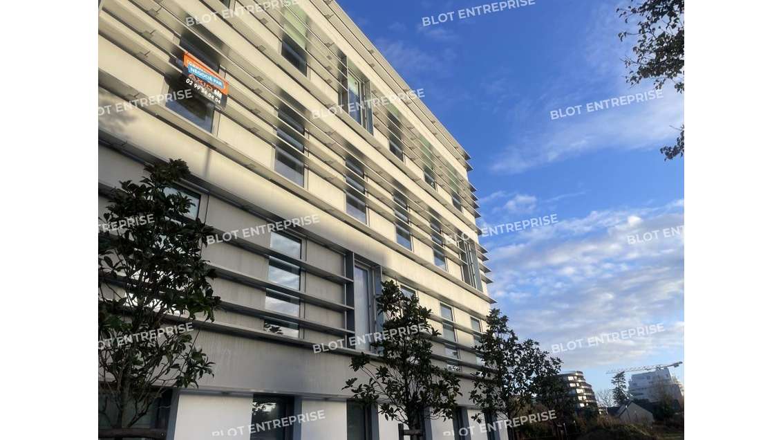 A louer / à vendre bureaux 100m² à Cesson-Sévigné