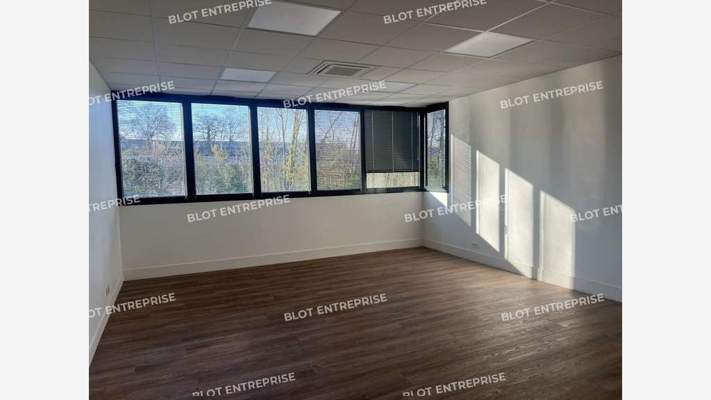 À vendre bureaux 1690m² à Cesson-Sévigné