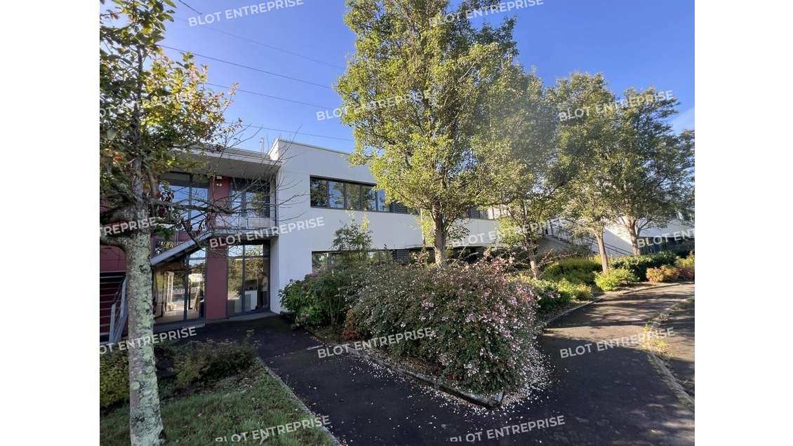À vendre bureaux 1690m² à Cesson-Sévigné