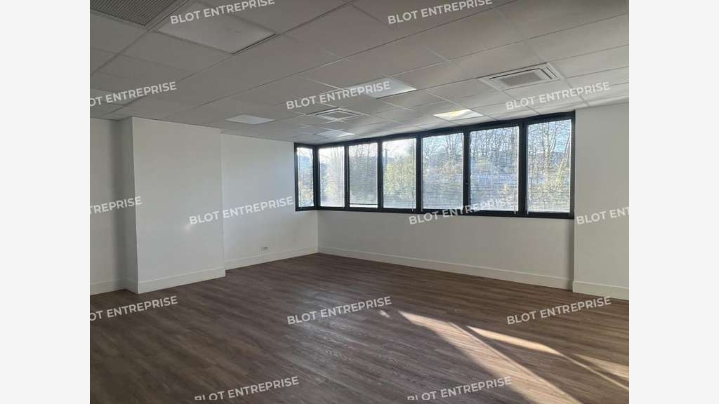 À vendre bureaux 1690m² à Cesson-Sévigné