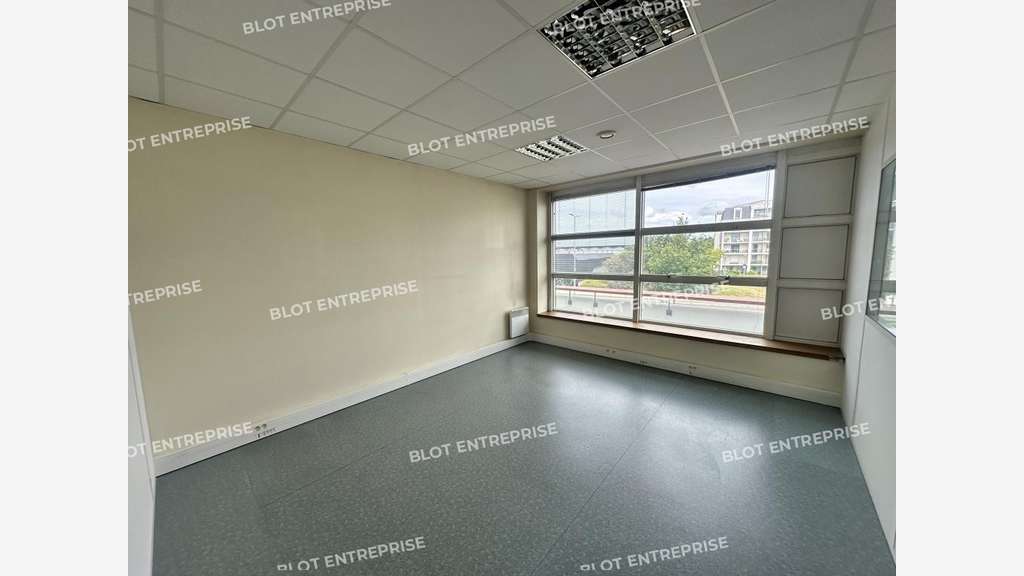 A VENDRE - BUREAUX 48 m² - CESSON-SEVIGNE