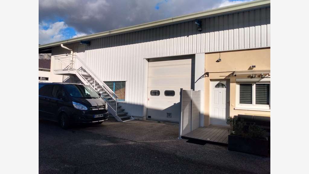 Ateliers et bureaux à vendre à Challes-les-Eaux