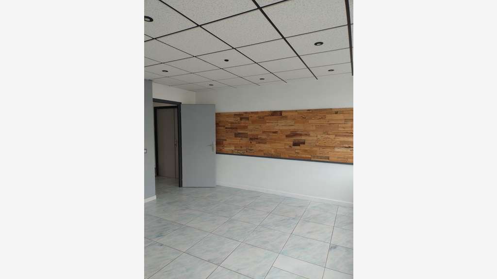 Ateliers et bureaux à vendre à Challes-les-Eaux