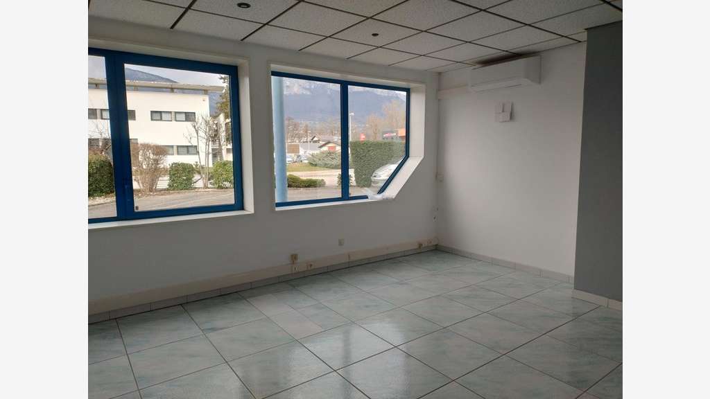 Ateliers et bureaux à vendre à Challes-les-Eaux