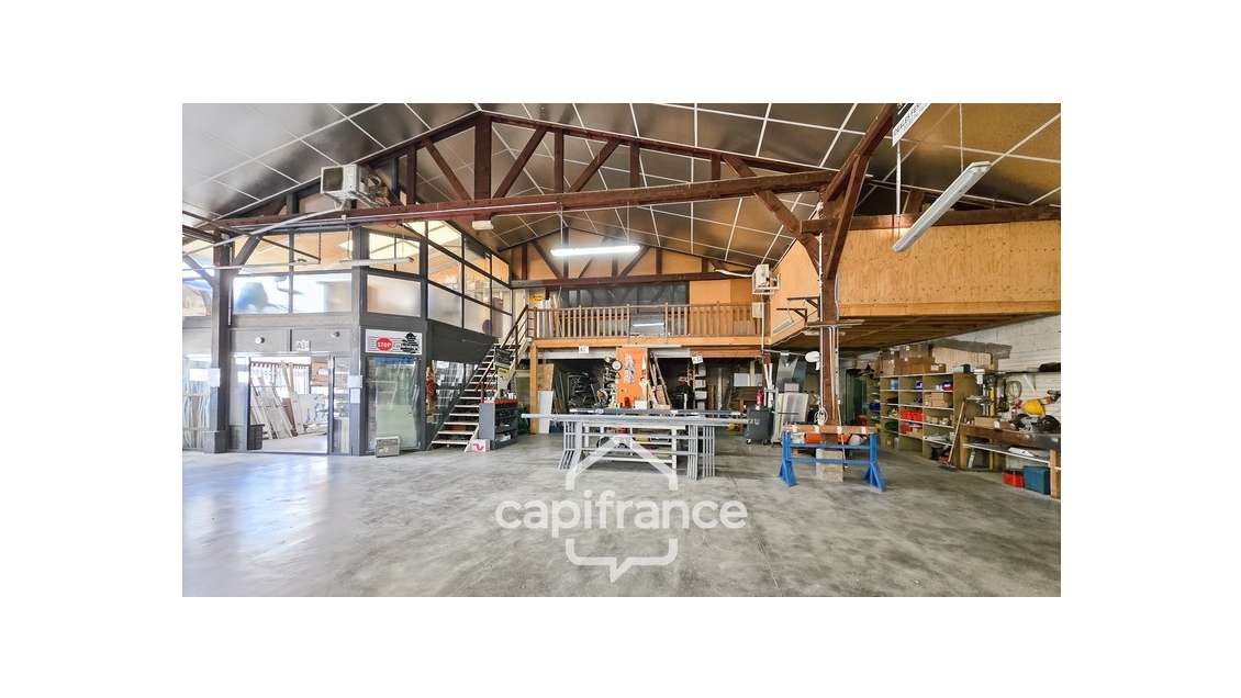 Entrepôt/bureau à vendre de 392 m² (71)