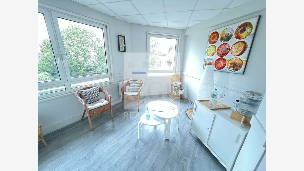 Bureaux 66m² à vendre à Champagne-au-Mont-d'Or