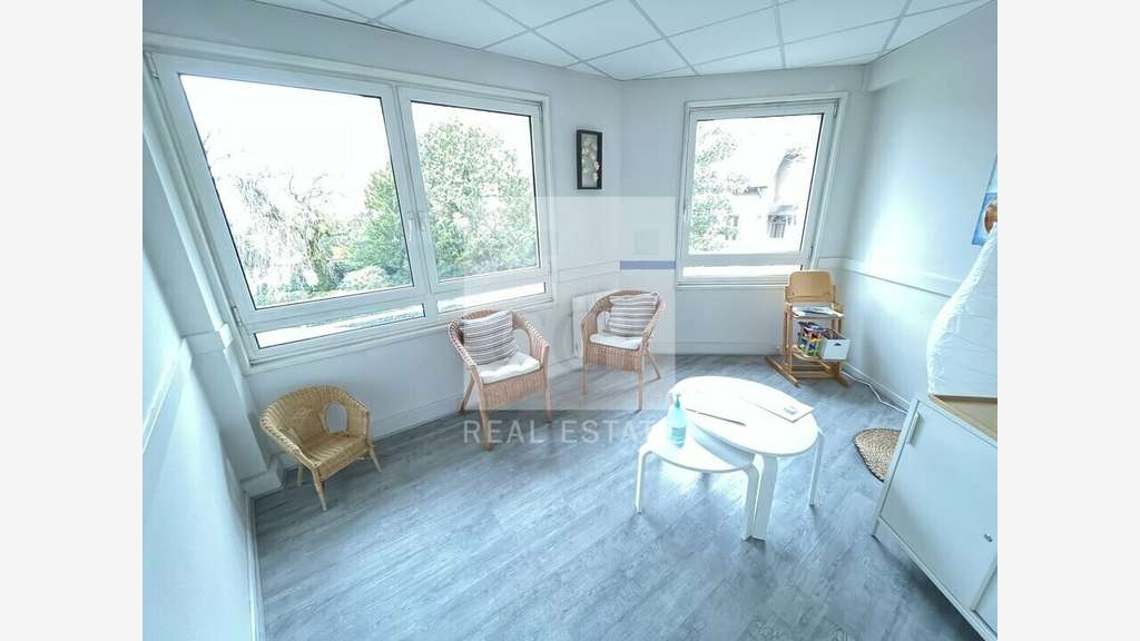 Bureaux 66m² à vendre à Champagne-au-Mont-d'Or