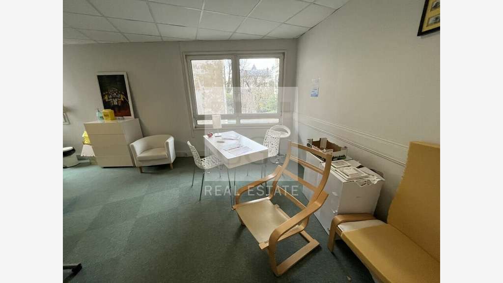 Bureaux 66m² à vendre à Champagne-au-Mont-d'Or