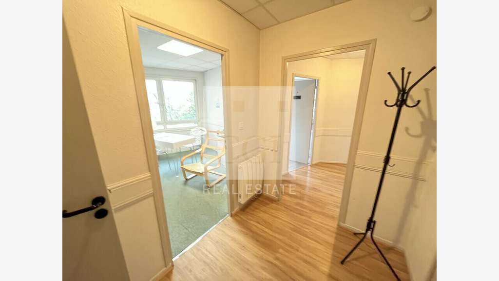 Bureaux 66m² à vendre à Champagne-au-Mont-d'Or