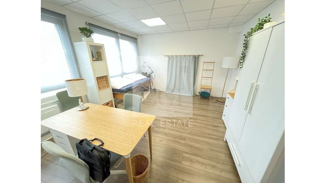 Bureaux 66m² à vendre à Champagne-au-Mont-d'Or
