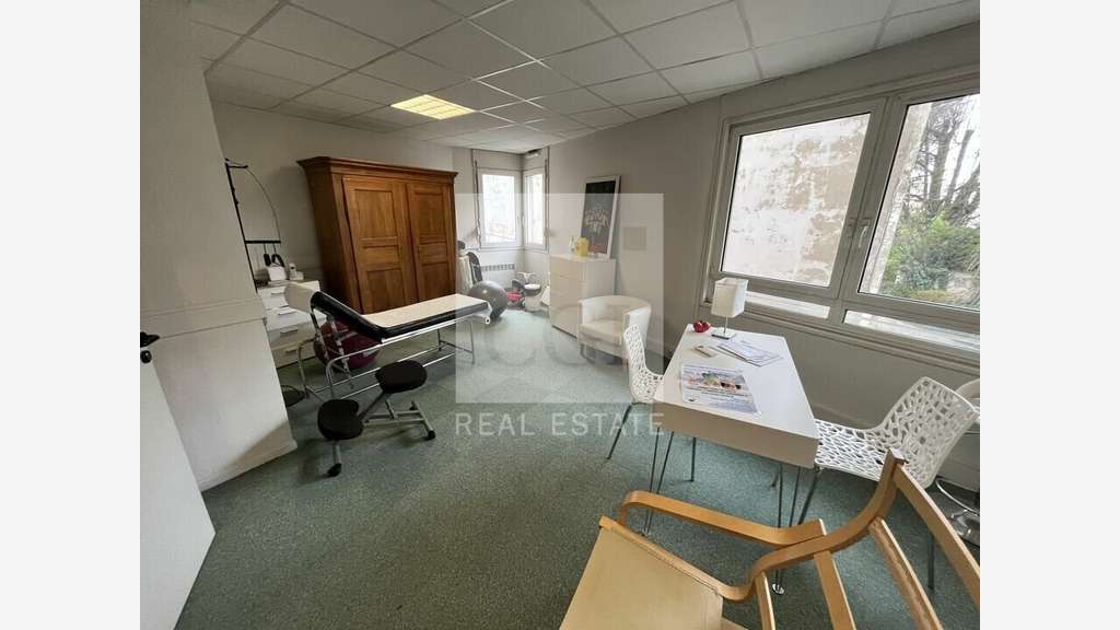 Bureaux 66m² à vendre à Champagne-au-Mont-d'Or