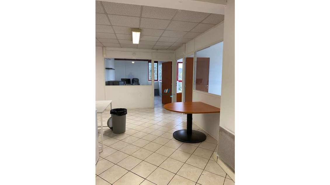 AV bureau 91m² climatisé  Champagne au Mt-d'Or