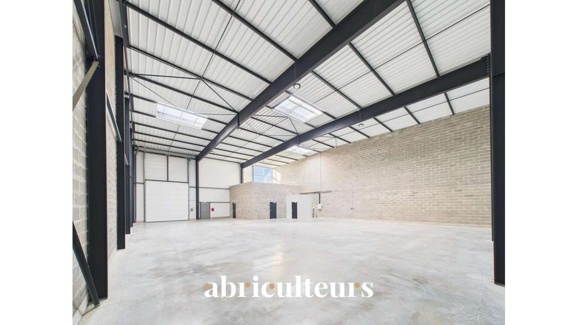 Local d'activité neuf de 450 m² - À 1h de Paris, a