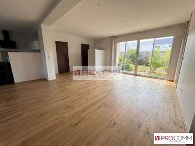 Bureaux 208m² sur terrain 686m² à vendre à Lèves