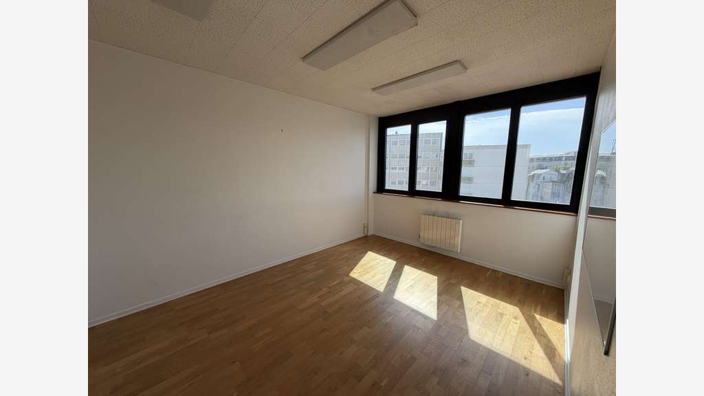 Vente bureaux de 100m² à Chartres empl stratégique