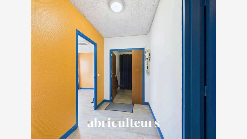Bureaux lumineux avec vue sur jardin en vente en