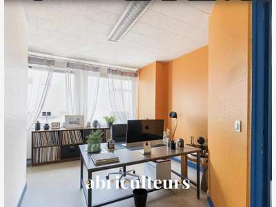 Bureaux lumineux avec vue sur jardin en vente en