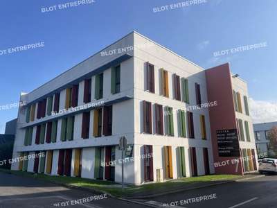 A louer /vendre bureaux 350m² Chartres-de-Bretagne
