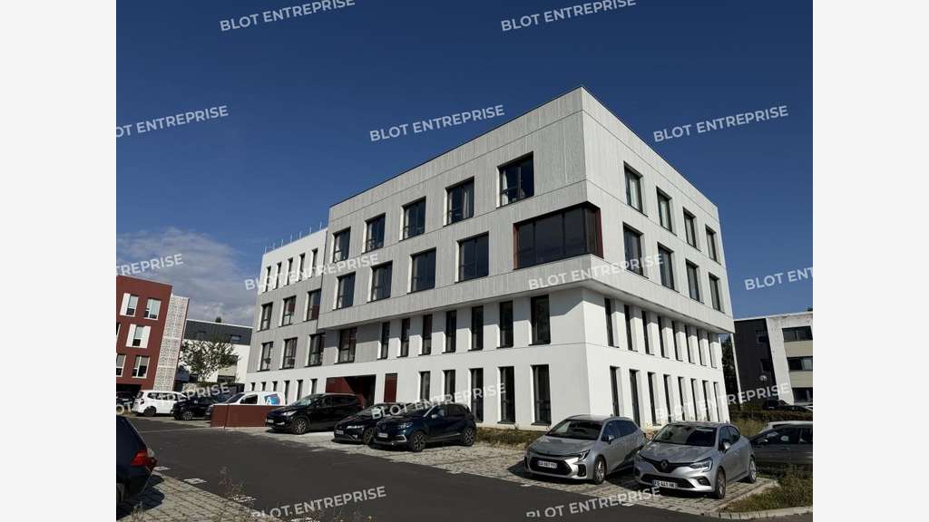 A vendre bureaux de 416m² à Chartres-de-Bretagne