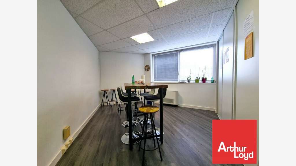 Bureaux de 139m² à vendre à Chasseneuil du Poitou