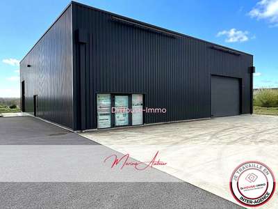 Vente bâtiment pro 542m² à Chasseneuil-du-Poitou