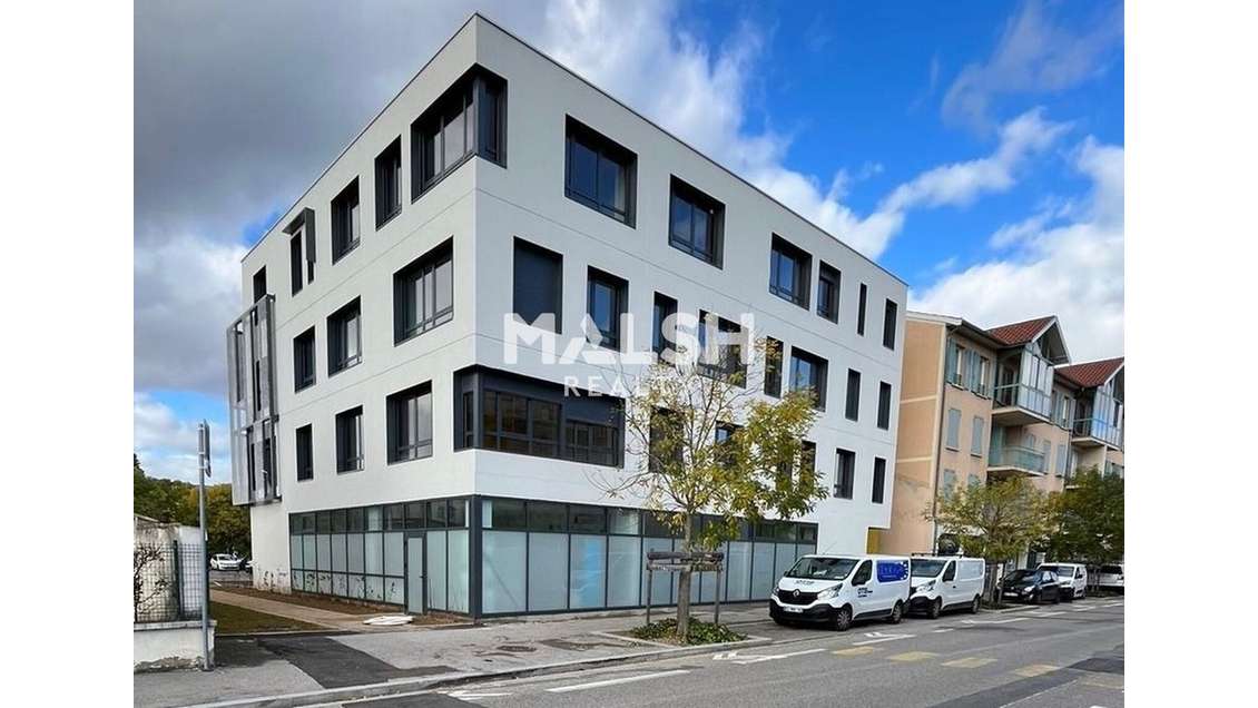 Bureaux neufs à CHASSIEU - A VENDRE - 149 m²