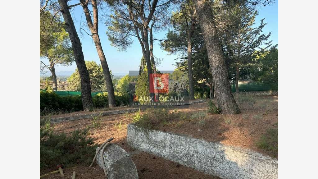 Châteaurenard : À vendre bureaux sur environ 51 m²