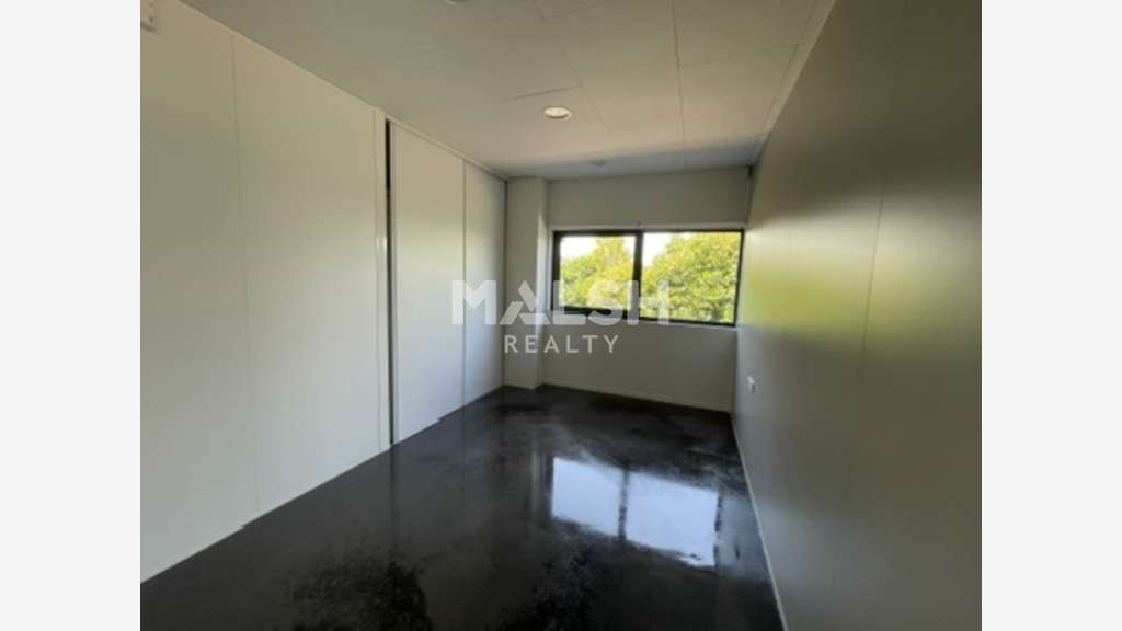 Bureaux à vendre ou à louer à Chazay-d'Azergues