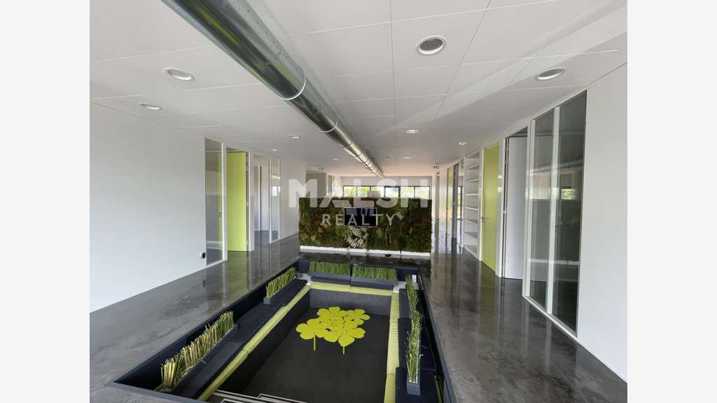 Bureaux à vendre ou à louer à Chazay-d'Azergues