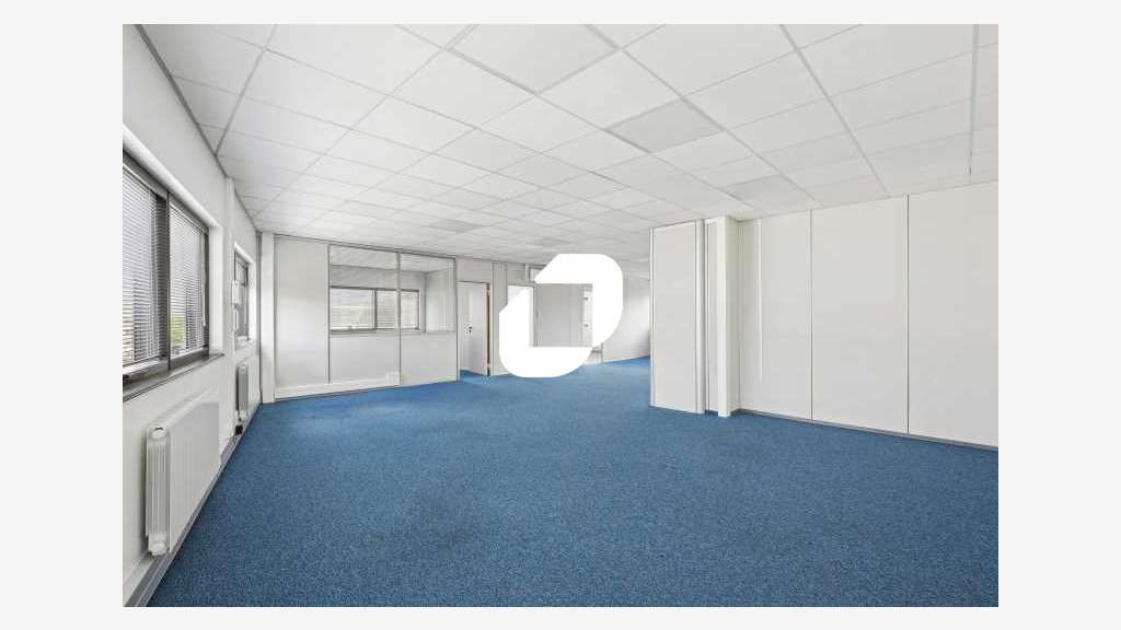 Vente Bureaux 94m² Chilly mazarin