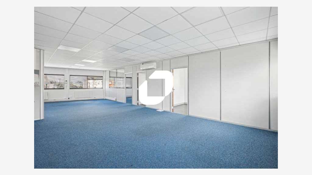 Vente Bureaux 94m² Chilly mazarin