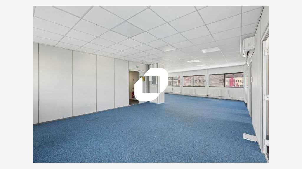 Vente Bureaux 94m² Chilly mazarin