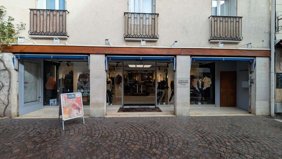 Belle boutique sur un emplacement n°1 bis