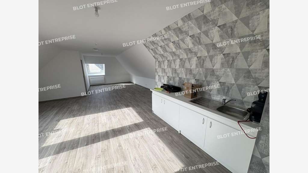À VENDRE - BUREAUX - 125 m² - CLEDER